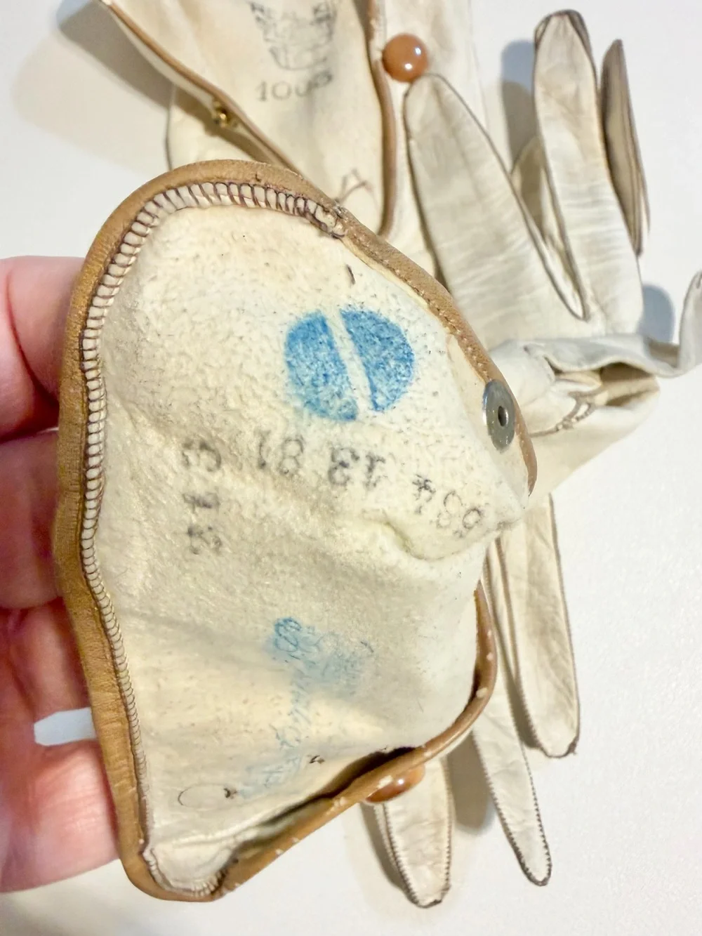 VINTAGE antique kid kidskin leather wristlet gloves women’s French France 40s